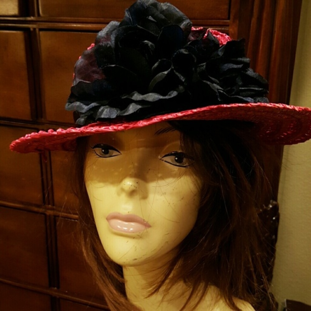 RED STRAW HAT WITH FLOWERS No Label Or‎ Tag